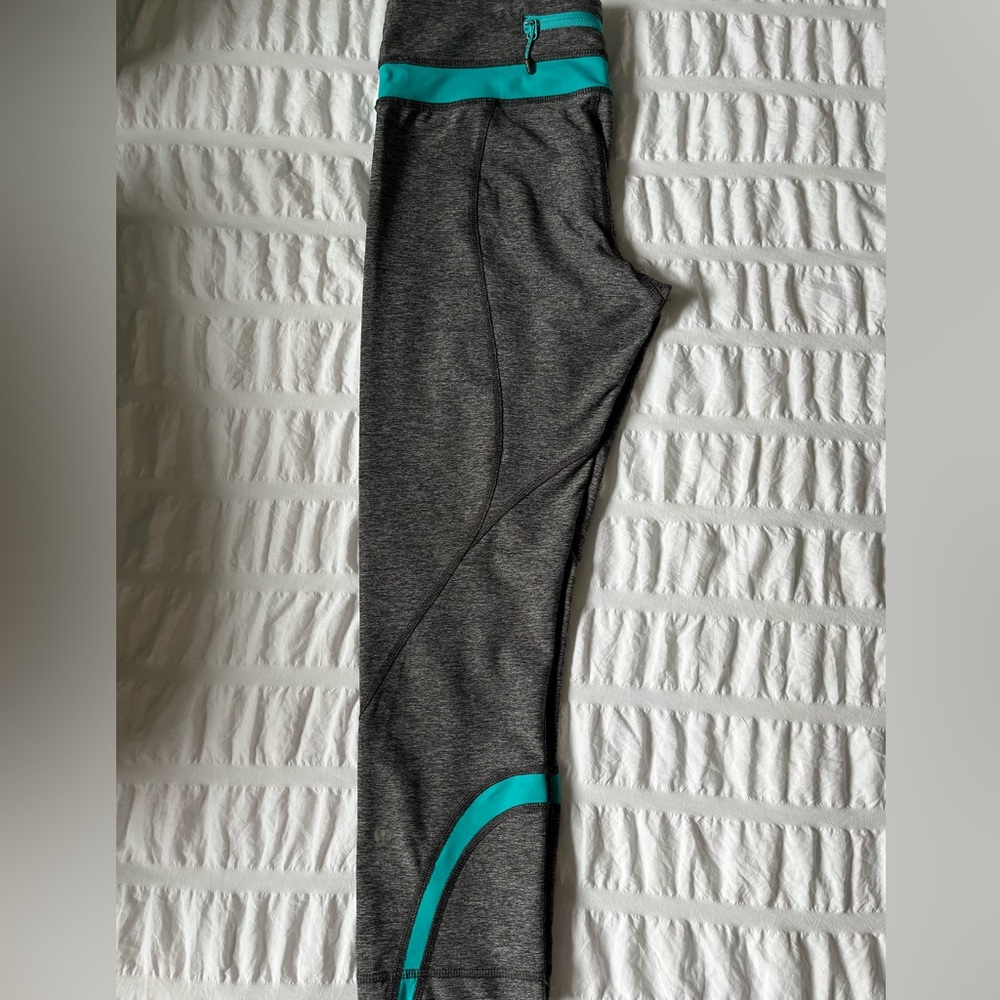 Lululemon size 6 cropped leggings gray